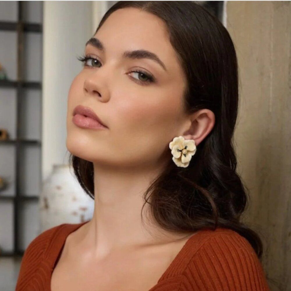NEW Kenneth Jay Layne Beige Gold Crystal Pave Retro Coquette Flower Earrings